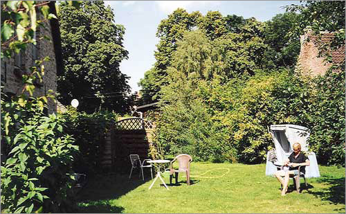 Blick in die Breite des Gartens